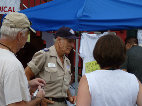 Stan Brock organisiert die Camps, in denen Ärzte Bedürftige gratis behandeln. 