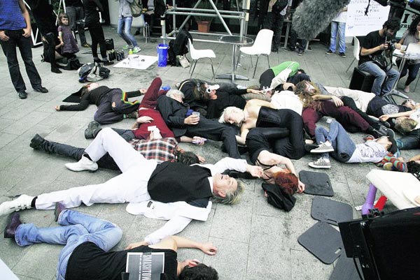 "Exorzismus" und demonstrative Regelverstöße in Graz. 