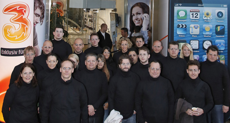 "3"-Kunden, als Steve Jobs verkleidet.