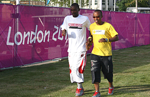 Joseph Kibunja (links) und Henry Wanyoike (rechts) bei den Paralympics 2012 in London.