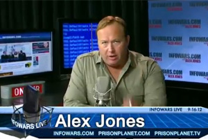Alex Jones, Verschwörungstheoretiker mit Sendungsbedürfnis. Alex Jones, Verschwörungstheoretiker mit Sendungsbedürfnis.