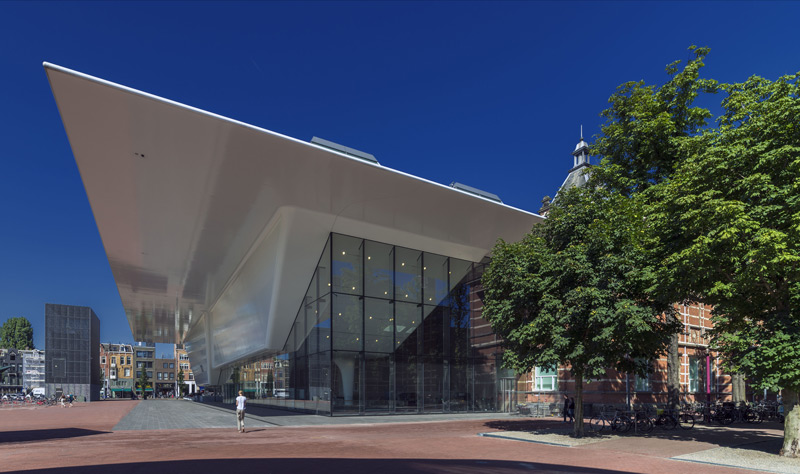 "Als White Cube durchaus tauglich, jedoch mangelt es an strukturaler Eleganz." 