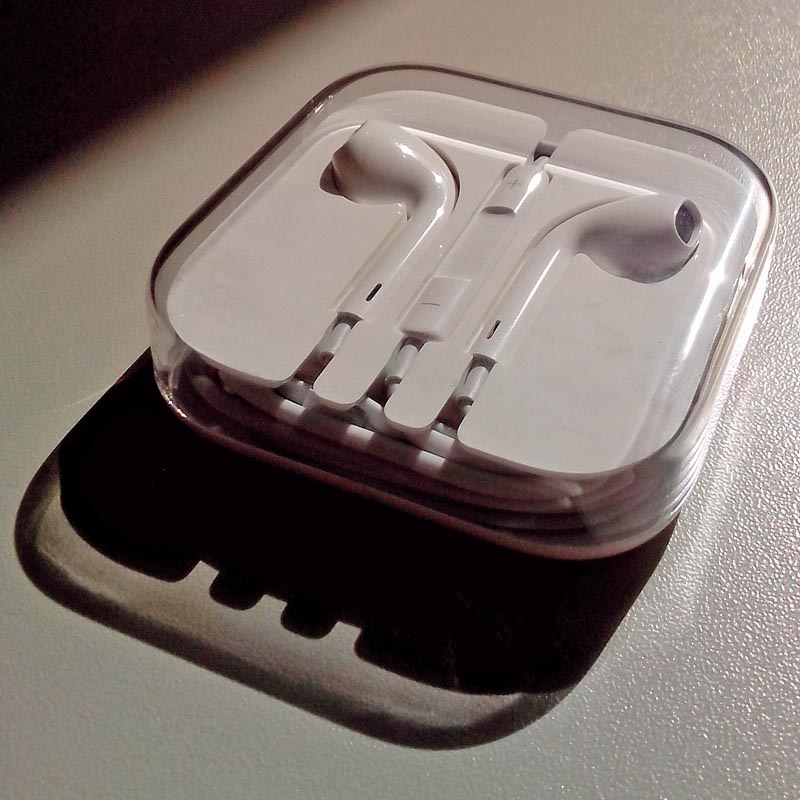 Die neuen Ohrhörer, genannt "EarPods" mit...