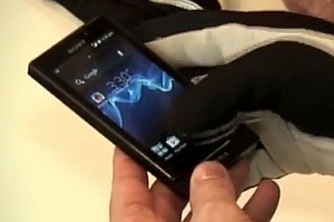 Das Xperia sola kann nun mit Handschuhen bedient werden.