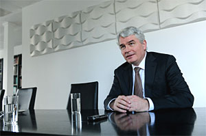 Das Gesprächsklima zwischen Rektoren und Wissenschaftsministerium
die neuen Uni-Budgets betreffend ist laut Rektorenchef Heinrich
Schmidinger "angespannt". Das Gesprächsklima zwischen Rektoren und Wissenschaftsministerium
die neuen Uni-Budgets betreffend ist laut Rektorenchef Heinrich
Schmidinger "angespannt".