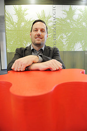 Will von der großen anatomischen Karte des Gehirns zu einer höher 
aufgelösten Karte kommen: Wulf Haubensak vom Institut für Molekulare 
Pathologie, IMP, der kürzlich einen der begehrten Starting Grants des 
European Research Council, ERC, zugesprochen bekam.&nbsp; 