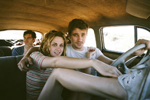 Auf dem Weg in den Westen - und in ein neues Zeitalter: Sal Paradise (Sam Riley, hinten) und seine Gefährten Dean Moriarty (Garrett Hedlund) und Marylou (Kristen Stewart) in "On the Road". Auf dem Weg in den Westen - und in ein neues Zeitalter: Sal Paradise (Sam Riley, hinten) und seine Gefährten Dean Moriarty (Garrett Hedlund) und Marylou (Kristen Stewart) in "On the Road".