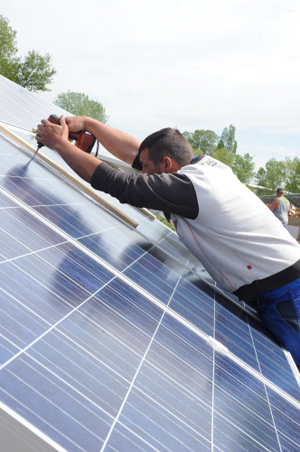 Wärmepumpe, Fernwärme, Solarwärme, Sonnenstrom (Bild): Wiens Bauten sollen mit mehr Ökoenergie versorgt werden Wärmepumpe, Fernwärme, Solarwärme, Sonnenstrom (Bild): Wiens Bauten sollen mit mehr Ökoenergie versorgt werden
