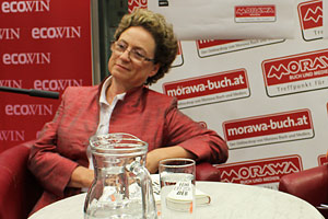 Gut gelaunt stellte sich Christine Bauer-Jelinek am Dienstag den Fragen ihrer Fans. Gut gelaunt stellte sich Christine Bauer-Jelinek am Dienstag den Fragen ihrer Fans.