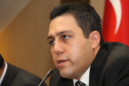 Kamer Kasım: "Ich denke nicht, dass Russland für Assad in den Krieg ziehen würde." Kamer Kasım: "Ich denke nicht, dass Russland für Assad in den Krieg ziehen würde."