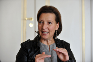 Heinisch-Hosek über die nach wie vor auseinanderklaffende Einkommensschere: "Das geht mir zu langsam." Heinisch-Hosek über die nach wie vor auseinanderklaffende Einkommensschere: "Das geht mir zu langsam."