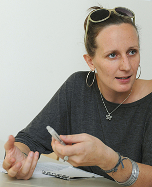 Sozialarbeit als "Sisyphusarbeit": Salinia Stroux. Sozialarbeit als "Sisyphusarbeit": Salinia Stroux.