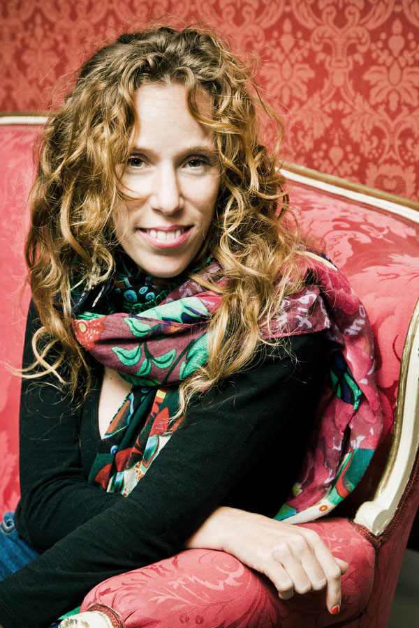 Die israelische Regisseurin Yael Ronen im Grazer Schauspielhaus, wo sie in "Hakoah Wien" ab nächster Woche viel von ihrer Familiengeschichte erzählt. Und von der "Ambivalenz mehrerer Identitäten".