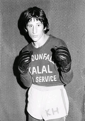 Voll im Saft: Esperno Postl, Neo-Profiboxer, 19 Jahre alt. Voll im Saft: Esperno Postl, Neo-Profiboxer, 19 Jahre alt.