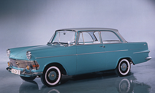 Der Opel Rekord P2, hier als zweitürige Limousine. Auch lieb anzusehen.