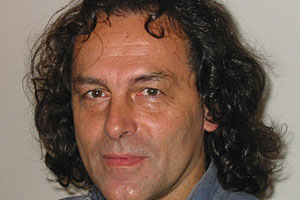 Hardy Hanappi: "Wir leben stark von der Vergangenheit - vom Ruf her. Daher muss man
Wissenschaftern aus aller Welt in Österreich und in ganz Europa ein
intellektuelles Reizklima bieten, wo es viel Austausch und viel Neues zu
erfahren gibt. Ich nenne es 'Pilotprojekt Europa'." Hardy Hanappi: "Wir leben stark von der Vergangenheit - vom Ruf her. Daher muss man
Wissenschaftern aus aller Welt in Österreich und in ganz Europa ein
intellektuelles Reizklima bieten, wo es viel Austausch und viel Neues zu
erfahren gibt. Ich nenne es 'Pilotprojekt Europa'."