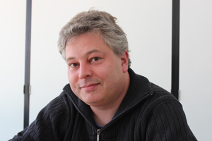 "Aus finanzieller Armut haben Studierende oft die Möglichkeit, sich durch
Erwerbstätigkeit zu befreien. Es leidet aber dann das, was sie eigentlich
tun wollten: das Studium", sagt Hochschulforscher Martin Unger. "Aus finanzieller Armut haben Studierende oft die Möglichkeit, sich durch
Erwerbstätigkeit zu befreien. Es leidet aber dann das, was sie eigentlich
tun wollten: das Studium", sagt Hochschulforscher Martin Unger.