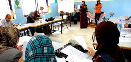 Foto: 6.000 Lehrer und Lehrerinnen werden in zweitägigen Schulungen zu Wahlhelfern ausgebildet Foto: 6.000 Lehrer und Lehrerinnen werden in zweitägigen Schulungen zu Wahlhelfern ausgebildet