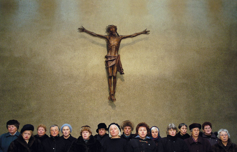 Porträtiert Gläubige beim Gebet: Ulrich Seidls Dokumentarfilm "Jesus, du 
weißt".