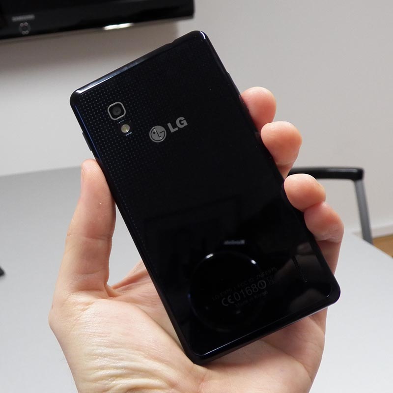 Die Musterung der Rückseite erinnert verdächtig an Aufnahmen des angeblichen "LG Nexus".