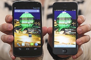 Der angebliche Prototyp im Vergleich mti dem iPhone 5. Der angebliche Prototyp im Vergleich mti dem iPhone 5.