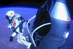 Der Moment aller Momente: Felix B. neigt sich zum Planeten E. Der Moment aller Momente: Felix B. neigt sich zum Planeten E.