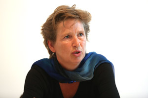 Für Sieglinde Friedl will mit ihren Comics zeigen, wie schwer es ist, über Alkoholismus zu reden - allerdings ohne erhobenen Zeigefinger. Für Sieglinde Friedl will mit ihren Comics zeigen, wie schwer es ist, über Alkoholismus zu reden - allerdings ohne erhobenen Zeigefinger.