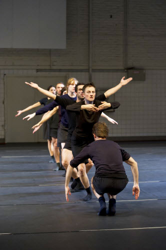 Ensemble von Laurent Chétouanes "Sacré Sacre du Printemps" im Tanzquartier. Ensemble von Laurent Chétouanes "Sacré Sacre du Printemps" im Tanzquartier. 