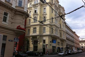 Relativ top: In Wien-Neubau sind 38 Prozent aller Gebäude Gründerzeit-Zinshäuser nach der Definition von Otto Immobilien (erbaut zwischen 1848 und 1918, geschlossene Bauweise, keine Sondernutzung, kein Wohnungseigentum). Relativ top: In Wien-Neubau sind 38 Prozent aller Gebäude Gründerzeit-Zinshäuser nach der Definition von Otto Immobilien (erbaut zwischen 1848 und 1918, geschlossene Bauweise, keine Sondernutzung, kein Wohnungseigentum).