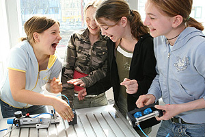 Technikqueens in ihrem natürlichen Element.