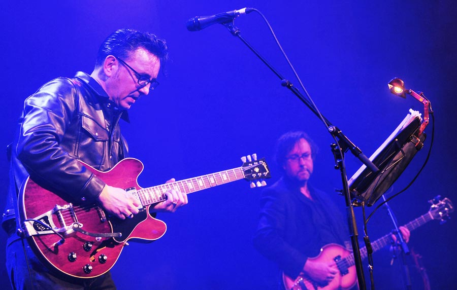 Ein Schlurf mit großem Herzen: Richard Hawley kitzelte im Wiener Theater Akzent ein paar Tränen aus seiner Gitarre. Der Saal frohlockte. 