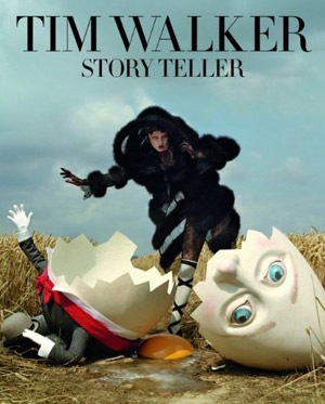 Für seine Schöpfungen  märchenhafter Fantasie- und Traumwelten ist Tim Walker in der Welt der Modefotografie berühmt. Feen, Faune, Einhörner und Fabelwesen beseelen seine Tableaux vivants. Dass auch andere Facetten seines Schaffens existieren, belegt eine Londoner Retrospektive mitsamt opulentem Bildband.