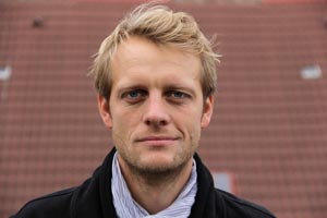 Regisseur Paul-Julien Robert. Regisseur Paul-Julien Robert.