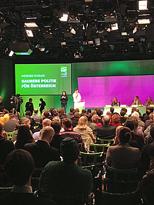 Werner Kogler, stellvertretender Bundessprecher, bei seiner Rede im Studio44 am Wiener Rennweg. Werner Kogler, stellvertretender Bundessprecher, bei seiner Rede im Studio44 am Wiener Rennweg.