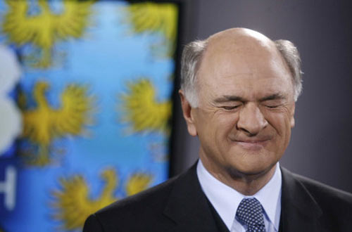 2008 hatte Pröll gut  grinsen: Einem perfekt inszenierten Wahlkampf 
folgte sein bestes Wahlergebnis. 2013 tritt Pröll erneut an - und will, 
wenn alles mitspielt, weitere fünf Jahre dem Land "dienen". 