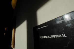 Rechte stehen im Gesetzbuch - oft muss man sie aber erst einfordern. Das kostet Geld - zum Teil kann es Existenzen vernichten. Rechte stehen im Gesetzbuch - oft muss man sie aber erst einfordern. Das kostet Geld - zum Teil kann es Existenzen vernichten.