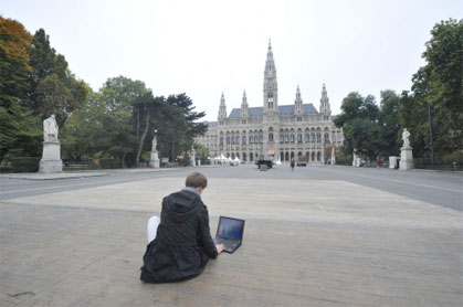 Gratis im Internet surfen am Rathausplatz kann nur, wer sich mittels Handynummer registriert. Gratis im Internet surfen am Rathausplatz kann nur, wer sich mittels Handynummer registriert.