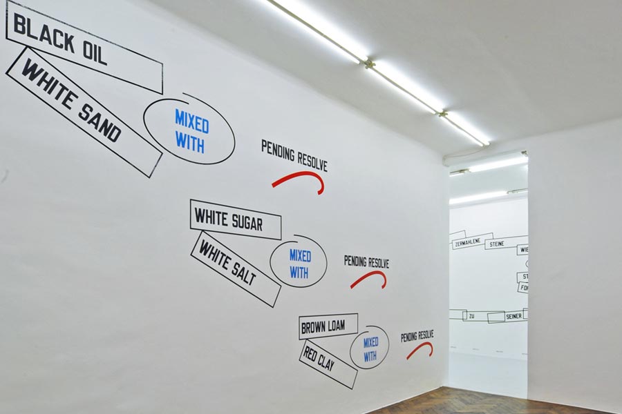Gefährliche Mischungen und unbestimmte Lösungen von Lawrence Weiner. 