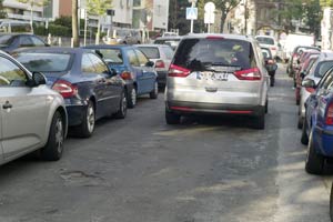 Intensives Parkplatzsuchen in Ottakring könnte sich ab Jänner 2013 woanders abspielen. Der Bezirk will mit 1. Jänner die Zone weiter in Richtung Stadtrand ausdehnen. Intensives Parkplatzsuchen in Ottakring könnte sich ab Jänner 2013 woanders abspielen. Der Bezirk will mit 1. Jänner die Zone weiter in Richtung Stadtrand ausdehnen.