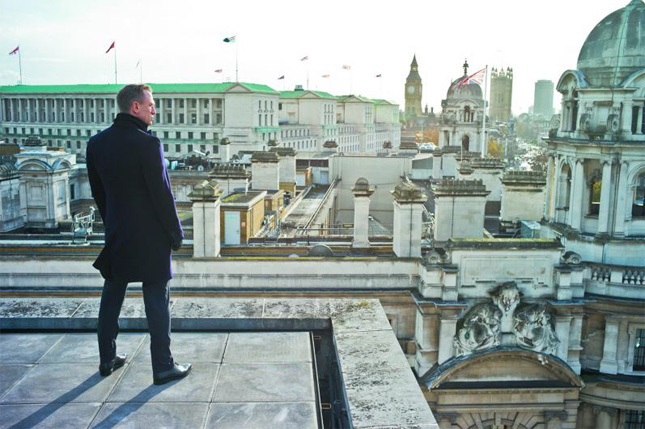 Am 5. Oktober 1962 feierte "James Bond jagt Dr. No" Premiere. Zum Fünfziger der Filmreihe macht "Skyfall" London ein touristisch wertvolles Geschenk: Bond-Darsteller Daniel Craig wirft einen Panoramablick auf sein britisches Hauptquartier.