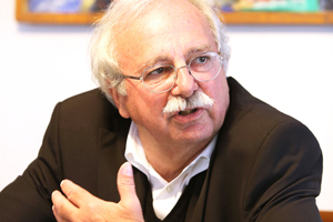 Laut Ackerl ist es für die Länder finanziell unmöglich, eine stets
gleichbleibende Zahl an Flüchtlingsquartieren zu gewährleisten. Laut Ackerl ist es für die Länder finanziell unmöglich, eine stets
gleichbleibende Zahl an Flüchtlingsquartieren zu gewährleisten.