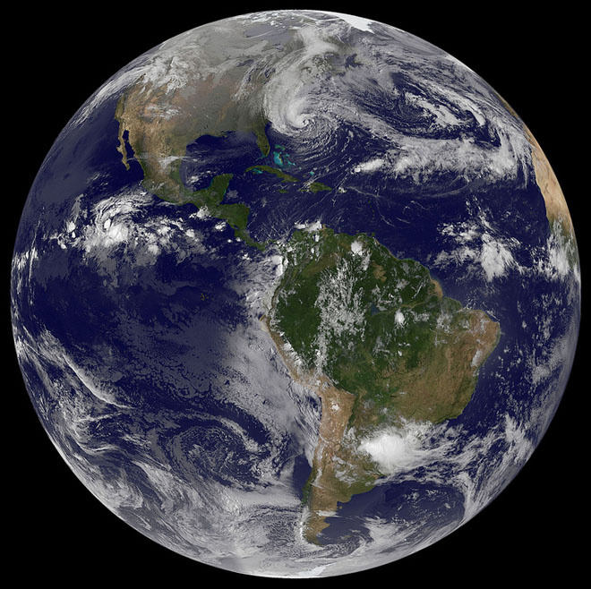 Garantiert echt sind hingegen die Aufnahmen aus dem Weltall, die NASA und NOAA anbieten.