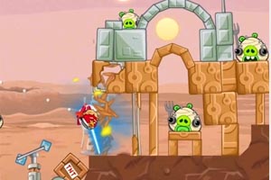 "Angry Birds: Star Wars": Mit Vögeln und Lichtsäbeln gegen die fiesen Schweinchen.