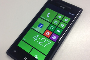 Windows Phone 8 im Einsatz: Die Kacheln lassen sich unterschiedlich anordnen und farblich anpassen Windows Phone 8 im Einsatz: Die Kacheln lassen sich unterschiedlich anordnen und farblich anpassen