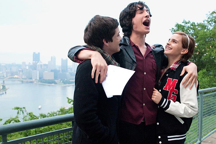 Gemeinsam Mauerblümchen-Sein macht mehr Spaß: Logan Lerman, Ezra Miller und Emma Watson (v. li.) als Jugendfreunde. 