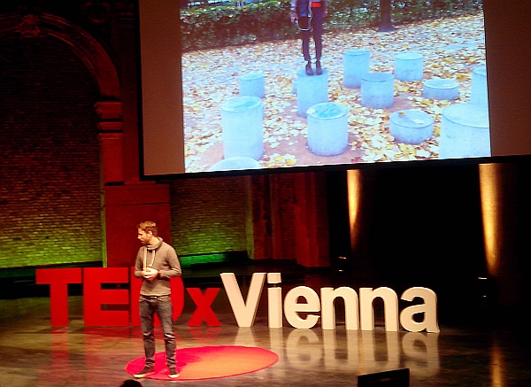 Tom Bieling erörterte die Rolle von Minderheiten bei Gestaltung und Design.