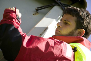 Vibrationen am Nacken und ein Display am Ärmel: So sieht der Prototyp für die Kommunikations-Jacke aus