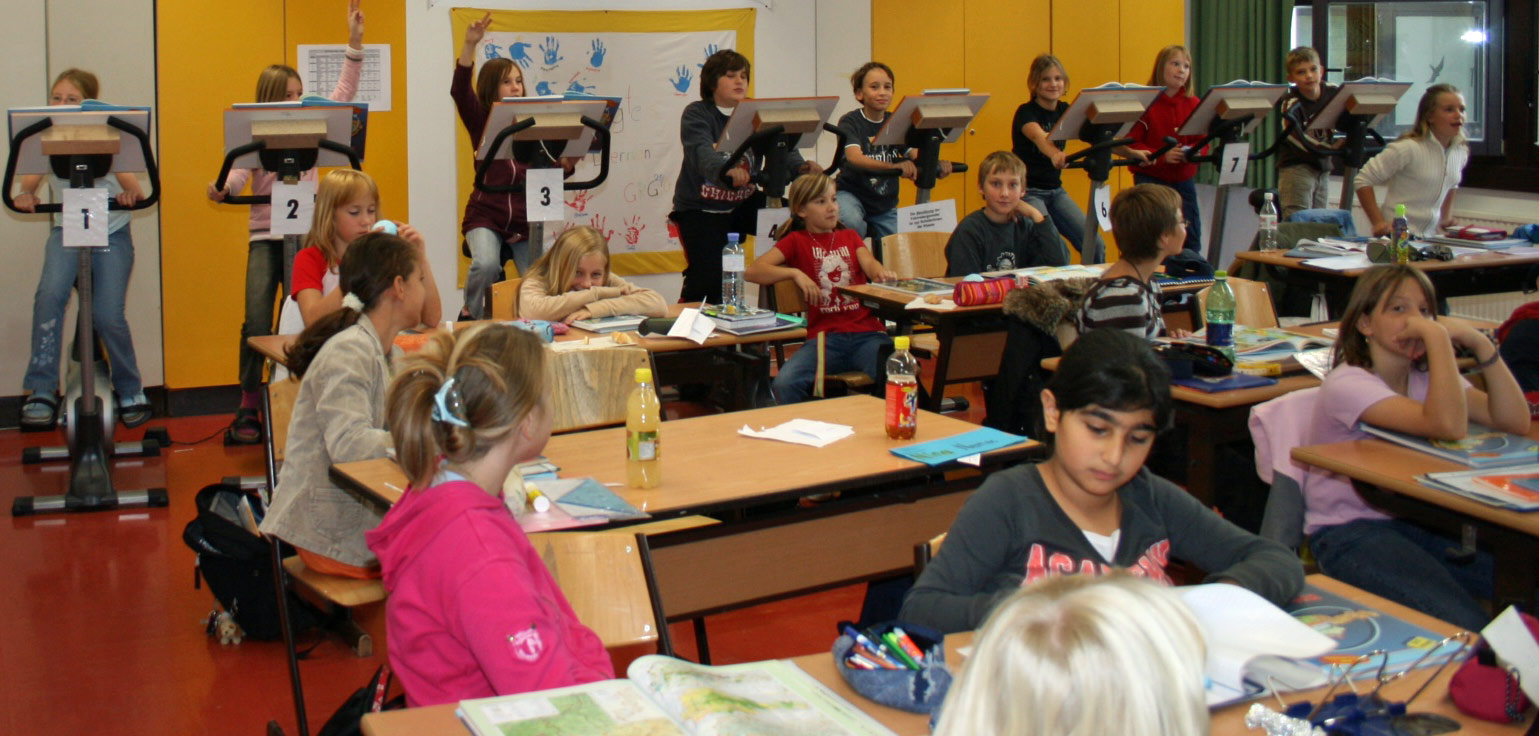 Turnen und Lernen in der "Ergometer-Klasse".