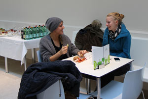 Die Cafeteria ist ein Selbstbedienungsbuffet. Die Cafeteria ist ein Selbstbedienungsbuffet.