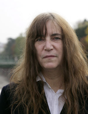Musikerin und Autorin Patti Smith macht sich
nicht über Politik und Terrorismus, sondern über die Einstellungen ihrer
Mitbürger Sorgen: " Jeder Mensch ist dazu angehalten, etwas an seinem Leben zu
ändern." Musikerin und Autorin Patti Smith macht sich
nicht über Politik und Terrorismus, sondern über die Einstellungen ihrer
Mitbürger Sorgen: " Jeder Mensch ist dazu angehalten, etwas an seinem Leben zu
ändern."